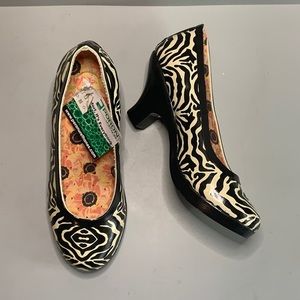 dav zebra print tan/black pumps heels size 6